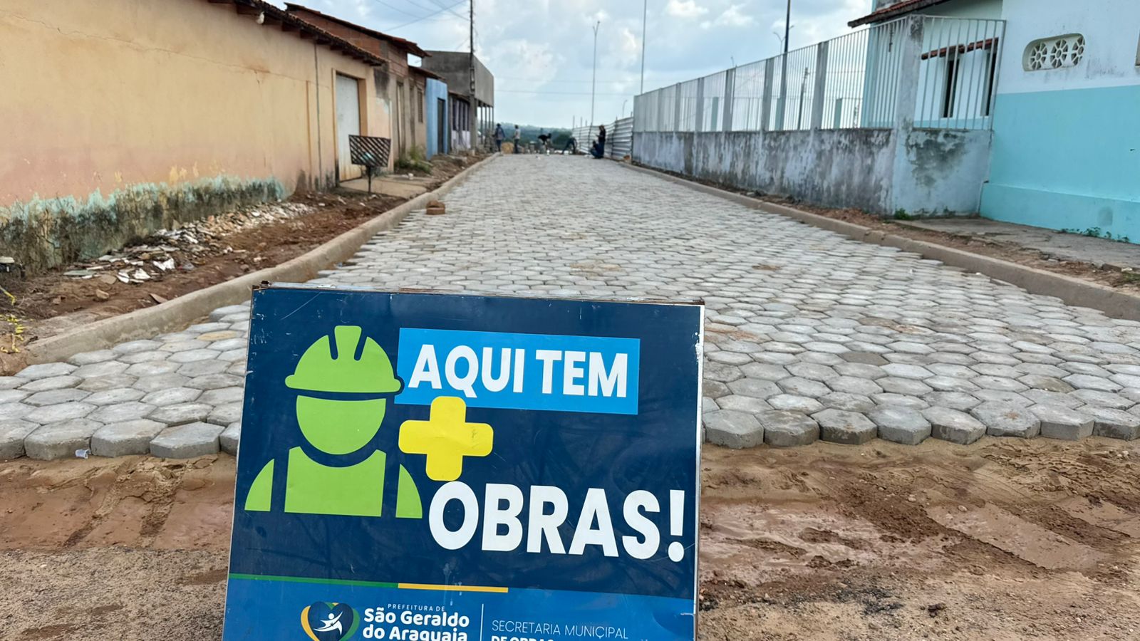 Prefeitura avança na infraestrutura urbana com pavimentação em bloquetes.